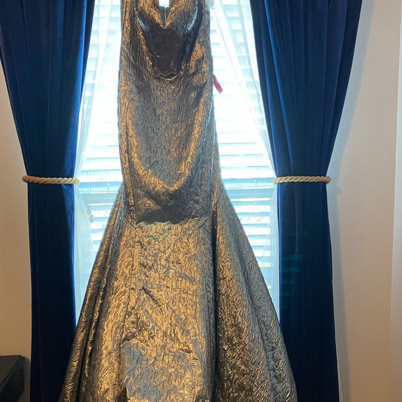 NWT - NEVER WORN MAC DUGGAL GOWN - Picture 3 of 11